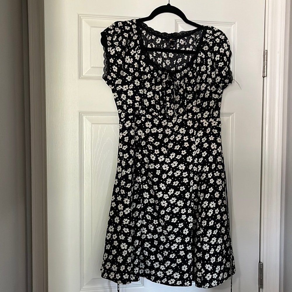 Cap sleeve dress 90’s fashion empire waist
